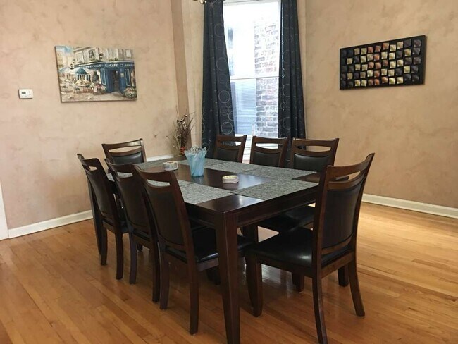 Foto del edificio - 1339 N Western Ave