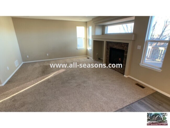 Foto del edificio - 8275 Cedar Chase Dr