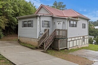 Building Photo - 814 Meroney St