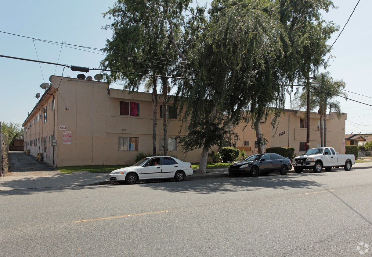 Foto del edificio - Santa Ana Apartments