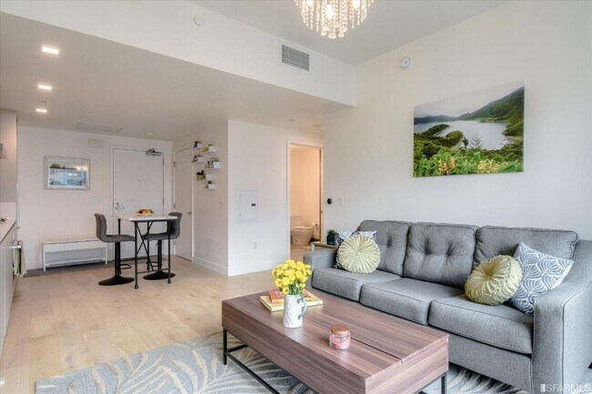 Open living/dining area - 1545 Pine St