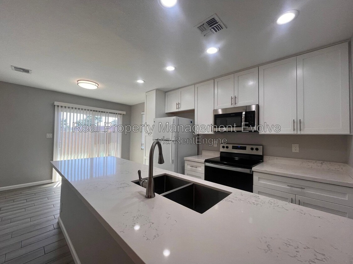 Photo - 408 West Blackhawk Drive