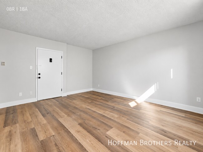 Building Photo - 928 4th St