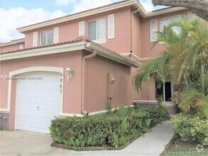 Building Photo - 6865 SW 164th Ct