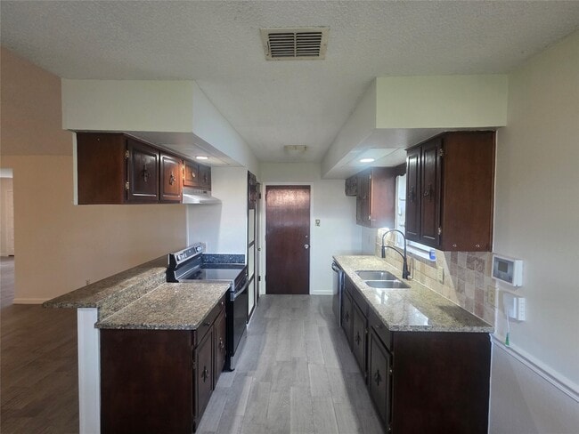 Building Photo - 11119 Sageburrow Dr