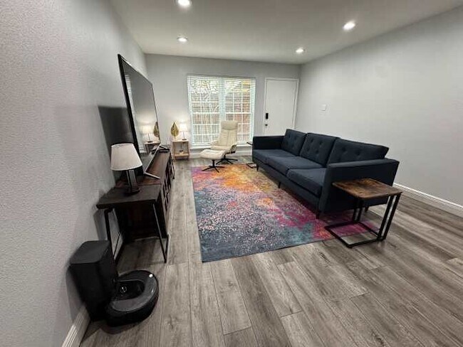Foto del edificio - 355 N Post Oak Ln