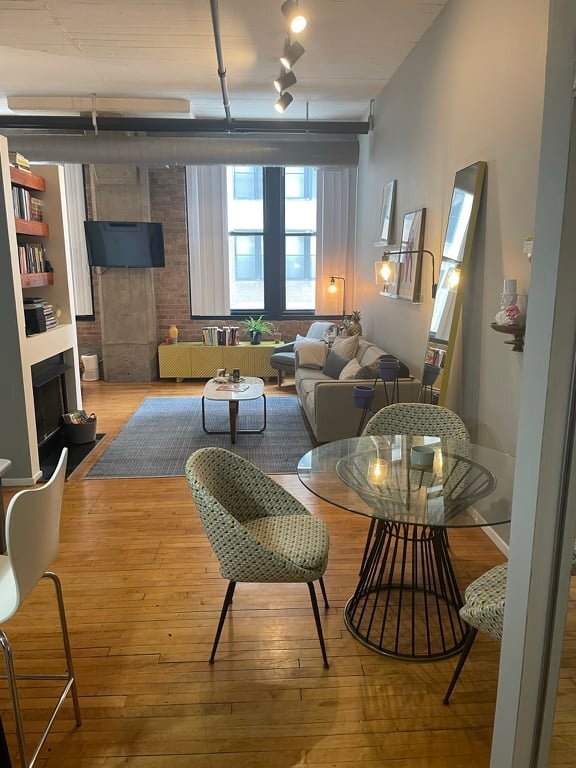 Living and Dining room - 728 W Jackson Blvd