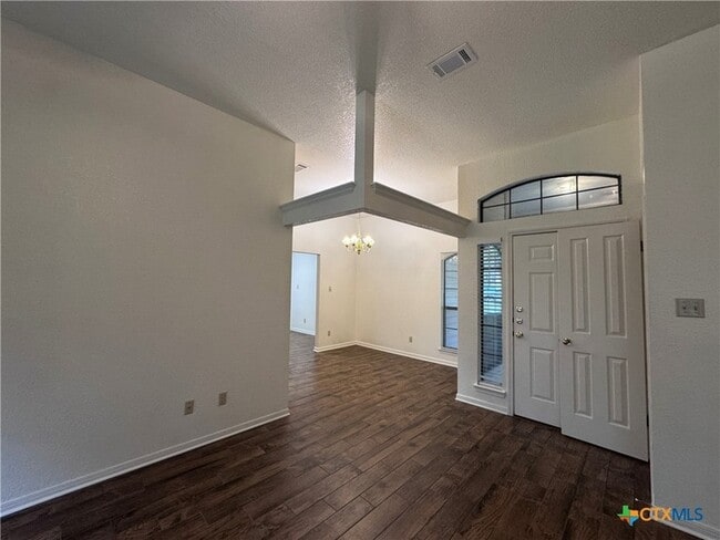 Building Photo - 1801 Thomas Ct