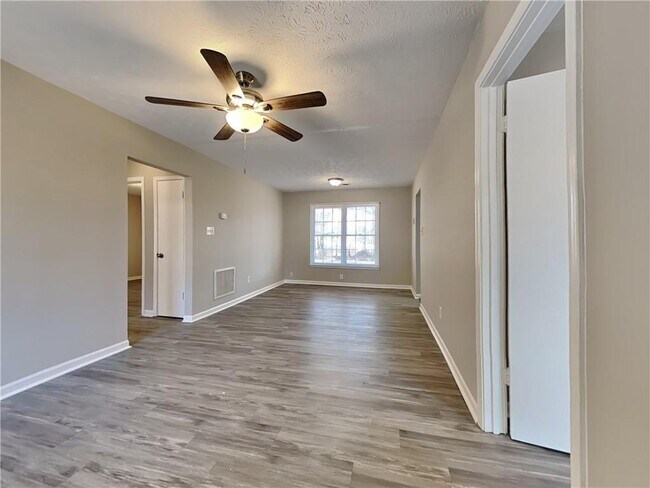 Building Photo - 145 Amberwood Ln