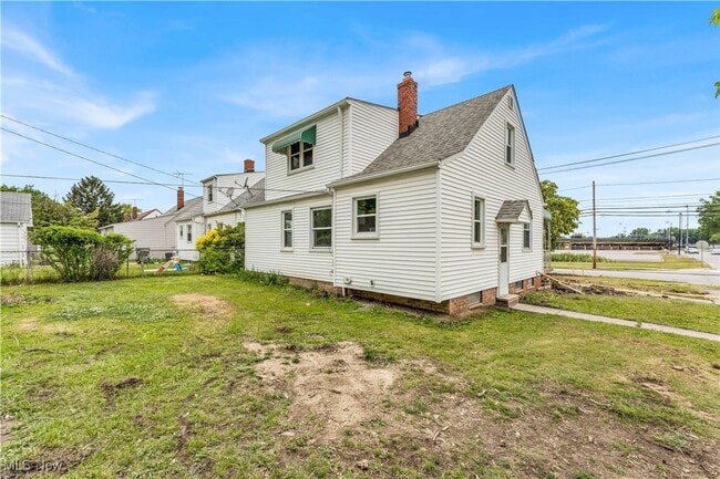 Building Photo - 22750 Tracy Ave