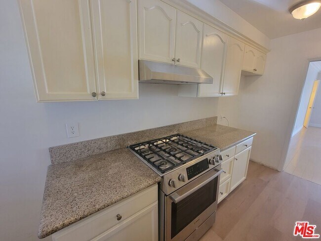 Foto del edificio - 5306 Vantage Ave