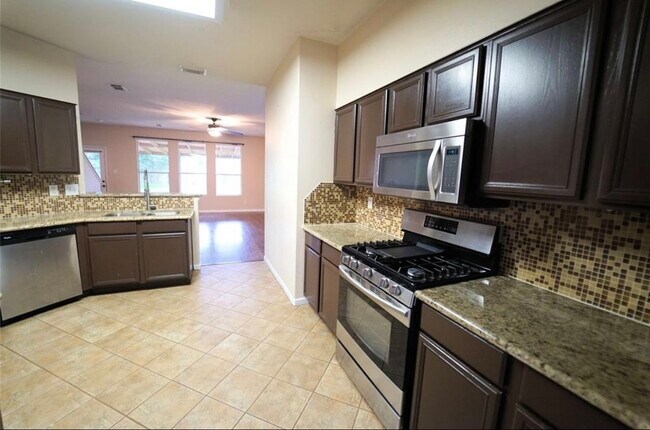 Foto del edificio - 18427 Fir Hollow Cir