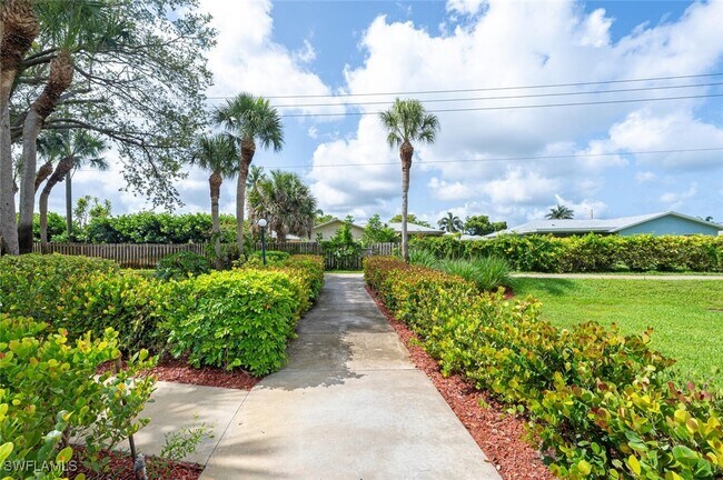 Foto del edificio - 4130 Looking Glass Ln