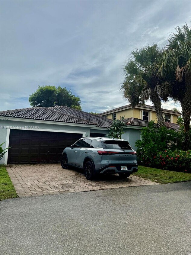 Primary Photo - 3832 SW 53rd St