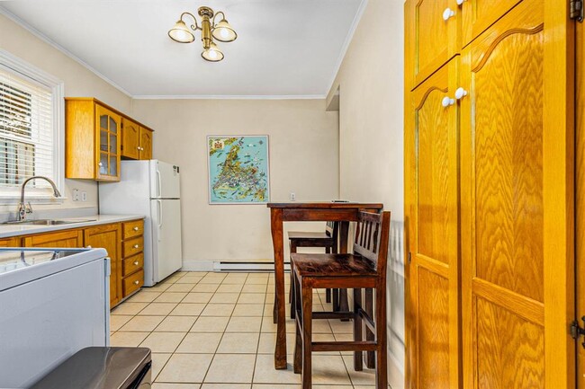 Building Photo - 49 Flower Hill