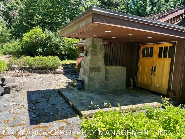 Building Photo - 3 br, 3.5 bath House - 9625 NW SKYLINE BLVD