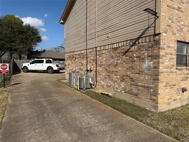 Building Photo - 422 W 4th St