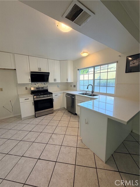 Building Photo - 2656 Greenbriar Pl