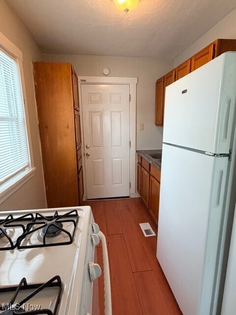 Foto del edificio - 990 Kelly Ave