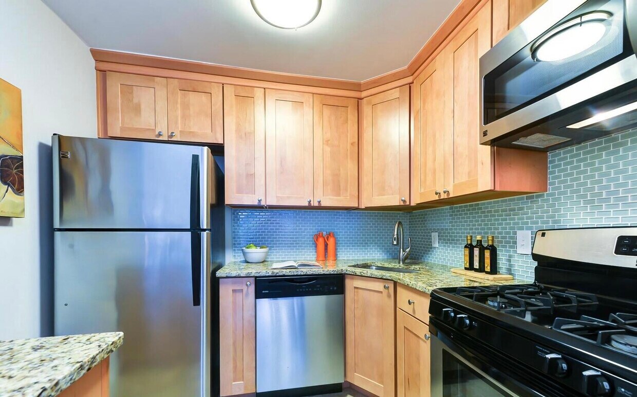 Foto principal - 4555 MacArthur Blvd NW