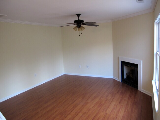 Building Photo - 11 Zonna Ct