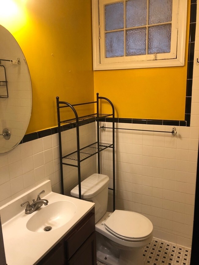 Foto del edificio - 717 Hamlin St NE