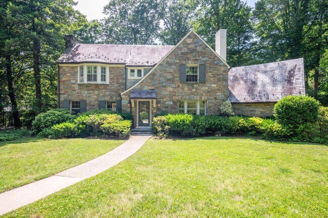 Foto del edificio - 4975 Hillbrook Ln NW