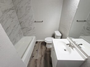 Building Photo - 5606 Willow Glen Dr