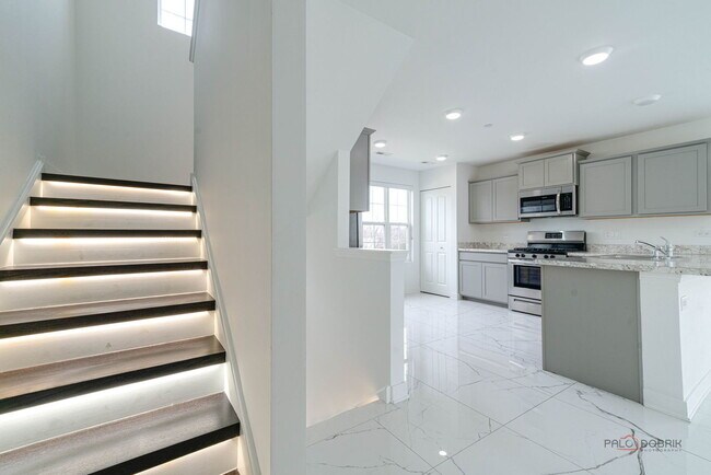 Foto del edificio - 667 W Hickory St