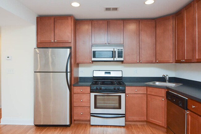 Foto del edificio - 2836 N Albany Ave