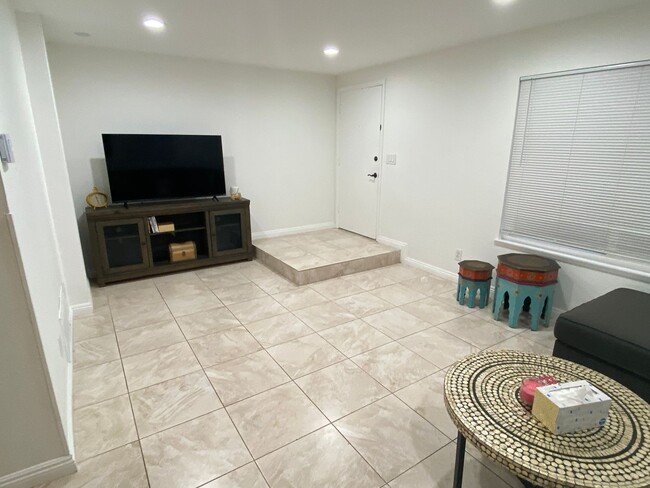 Foto del edificio - Santee 3 Bedroom Town Home