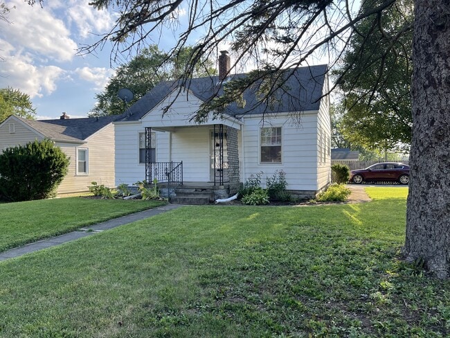 Building Photo - 2021 N Maplewood Ave