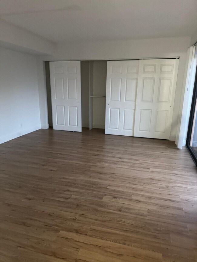 Foto del edificio - 4702 Waterview Cir