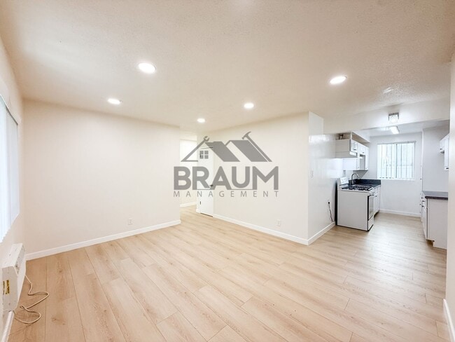 Building Photo - 2043 S Bedford St