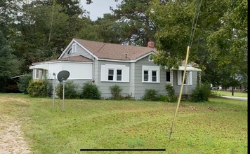 Building Photo - 12 Cedar St