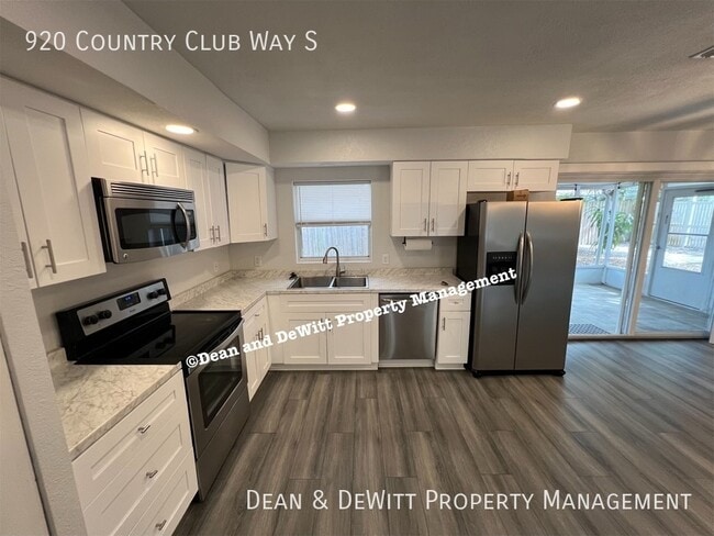 Foto del edificio - 920 Country Club Way S