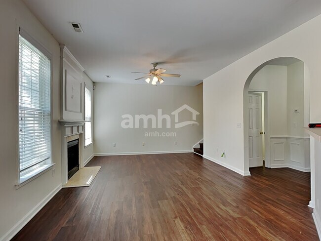 Foto del edificio - 341 Surrywood Dr