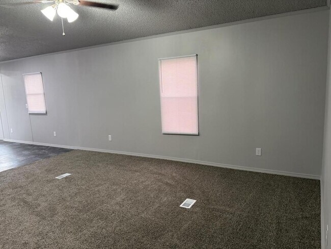 Foto del edificio - 17822 S Bryant Rd