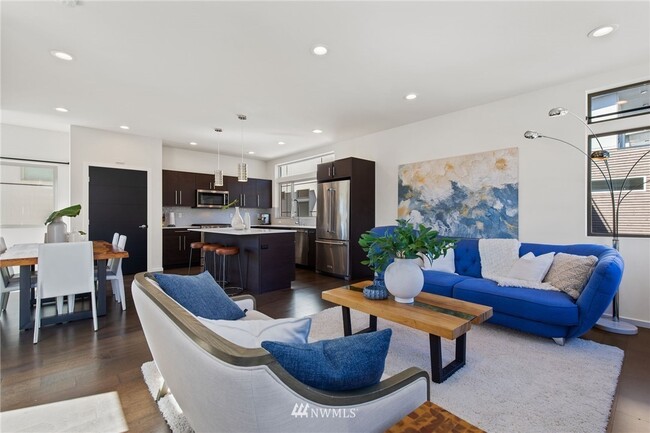 Building Photo - 5031 Delridge Way SW