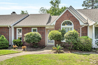 Building Photo - 2827 Springfield Dr