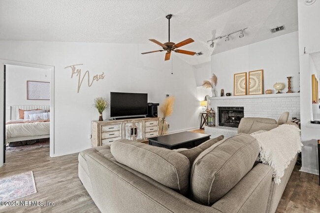 Foto del edificio - 9709 Fawn Brook Cir N