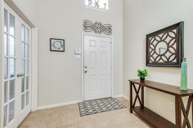 Building Photo - 520 Hummingbird Dr