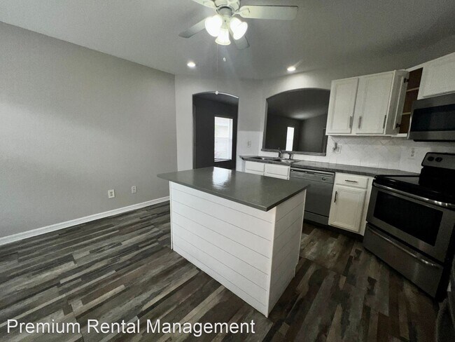 Building Photo - 3 br, 2 bath House - 2620 Regency Oak Lane