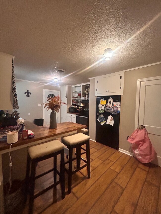 Foto del edificio - 208 Frances Ave