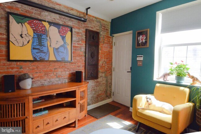 Building Photo - 811 Latona St