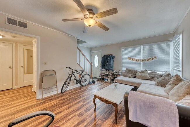 Foto del edificio - 69 Lynwood Dr