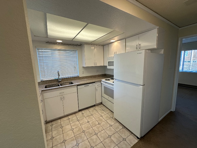 Building Photo - 1815 14th Ave