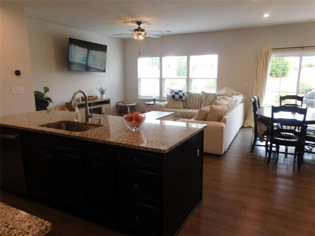 Foto del edificio - 376 Salt Lk Ln