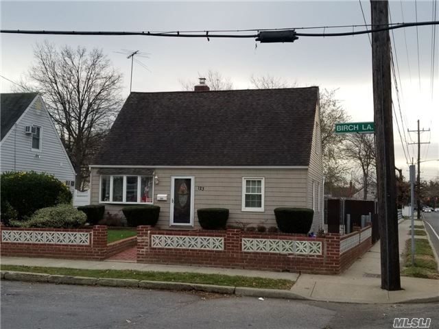 Primary Photo - 123 Birch Ln