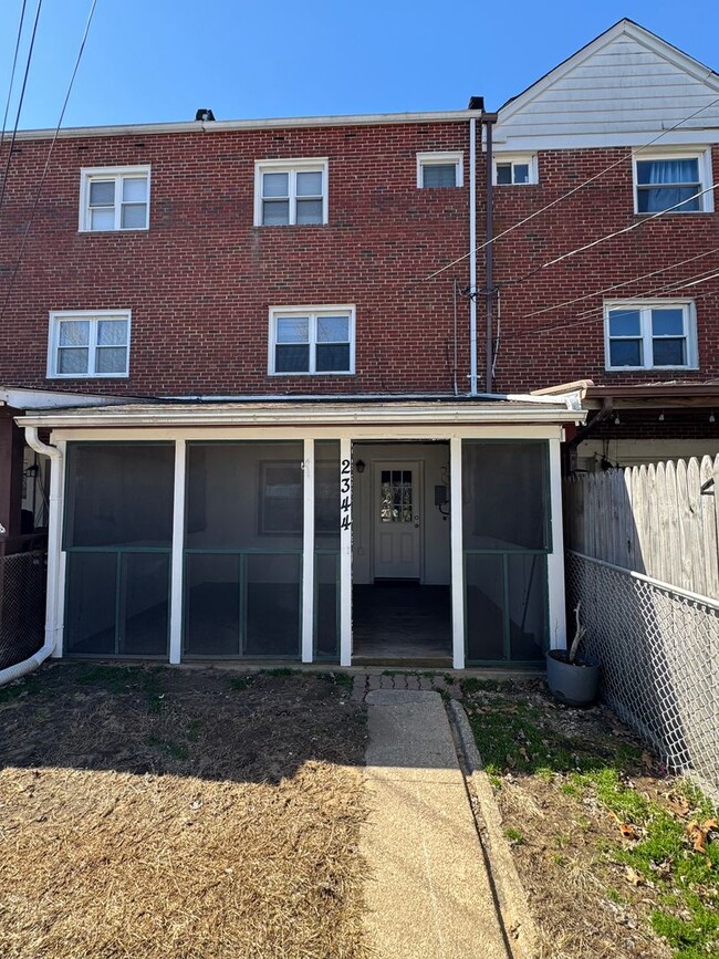 Building Photo - Super Fresh 3BR Townhome on Searles Rd for...